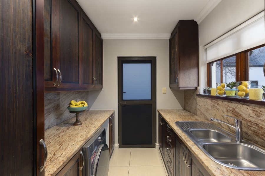 5 Bedroom Property for Sale in De Wijnlanden Residential Estate Western Cape